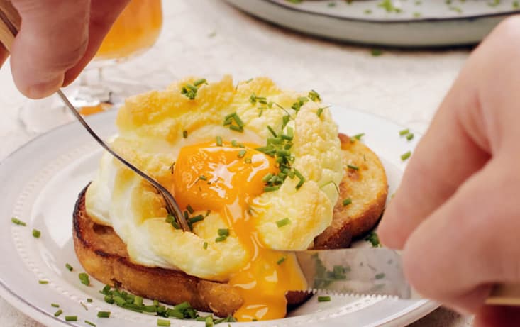 Äggmoln - Smörstekt macka med moln av ägg - Recept | Pågen